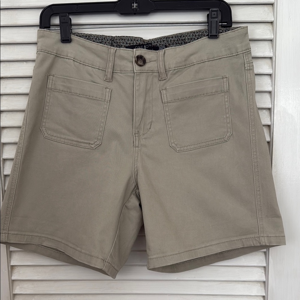 One 5 One women’s chino shorts